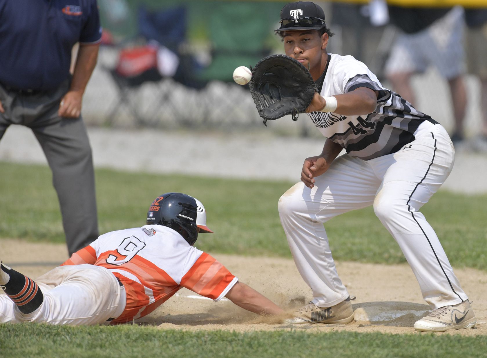 Waterloo defeats Carbondale in 3A Salem Sectional baseball final